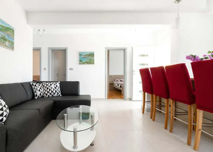 Villa Modern Near The Sea