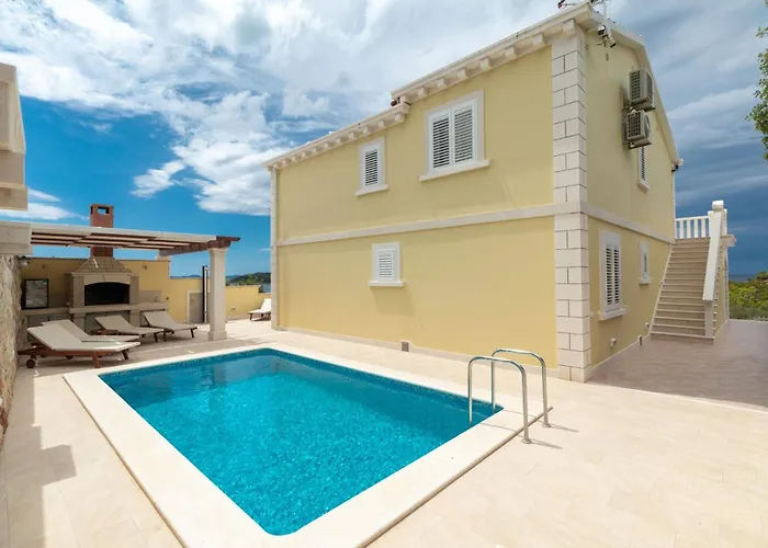Villa Modern Near The Sea *