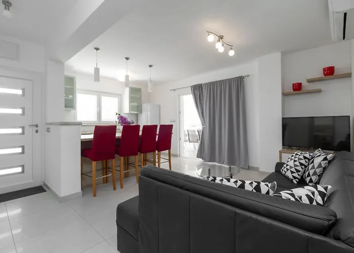 Villa Modern Near The Sea *