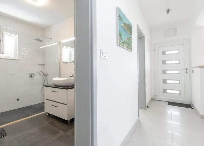 Modern Near The Sea Villa *