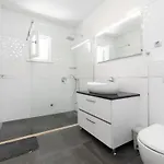 빌라 Modern Near The Sea *