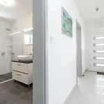 Modern Near The Sea 빌라 *