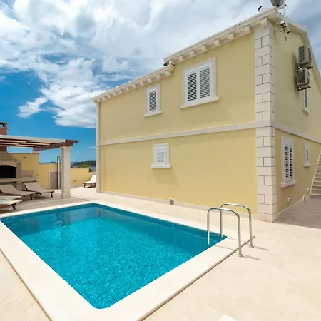 Villa Modern Near The Sea *