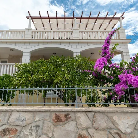 Villa Modern Near The Sea