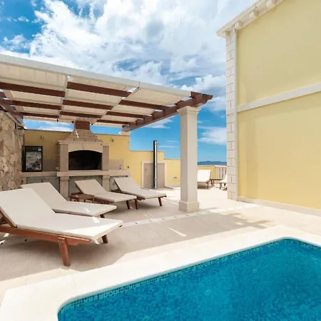 Modern Near The Sea Villa *