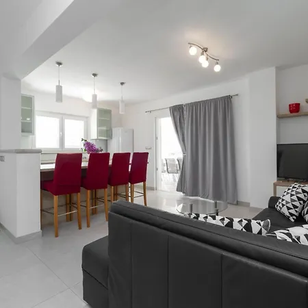 Villa Modern Near The Sea *