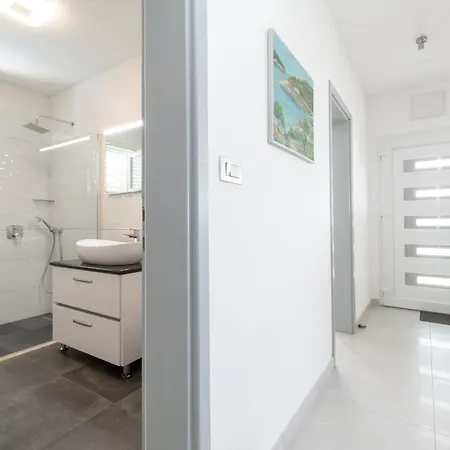 Modern Near The Sea Villa *